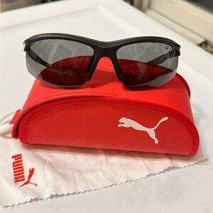 PUMA Sunglasses Black Frame Black Polarized lenses w/case. Unisex